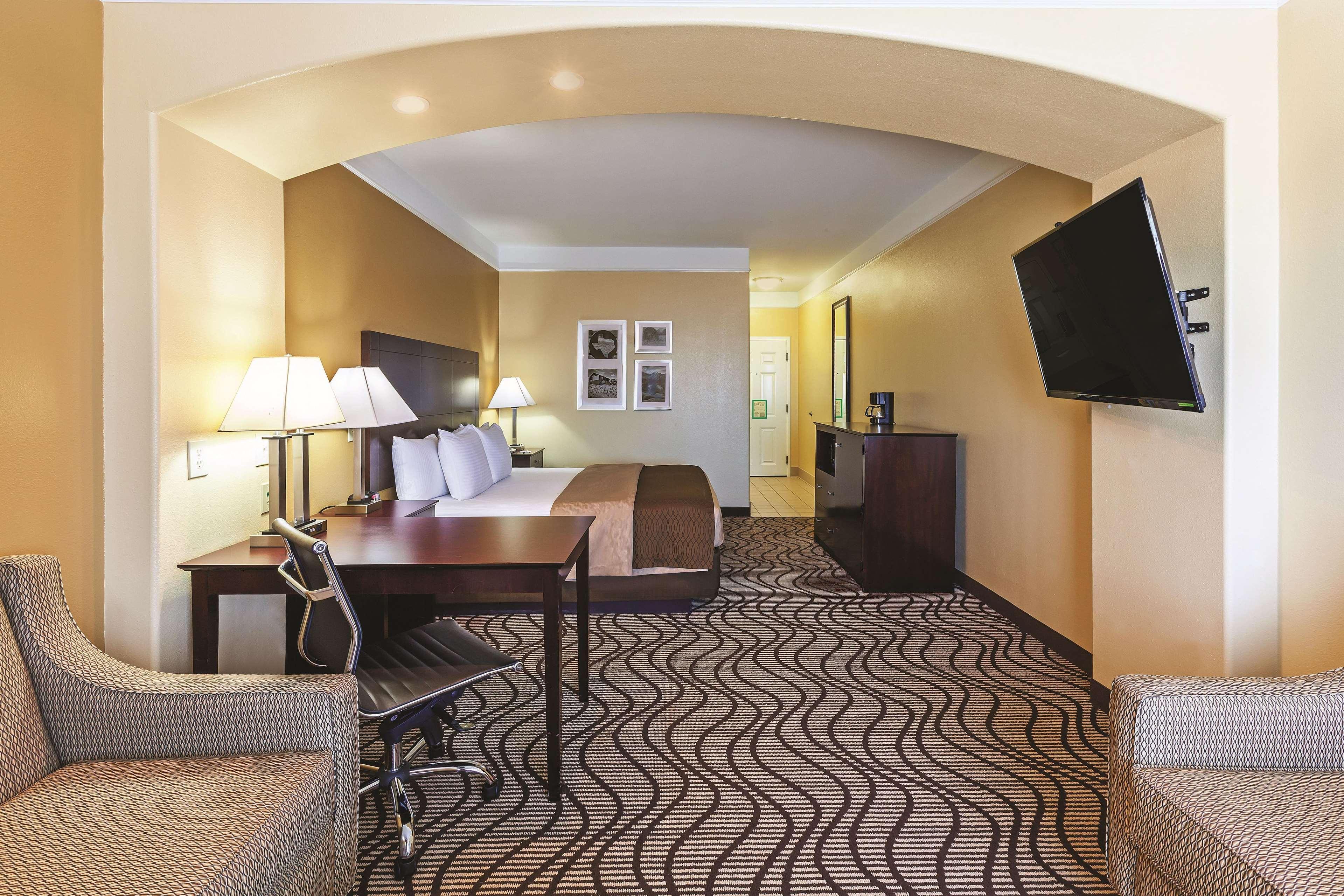 La Quinta By Wyndham Angleton Hotel Exterior foto
