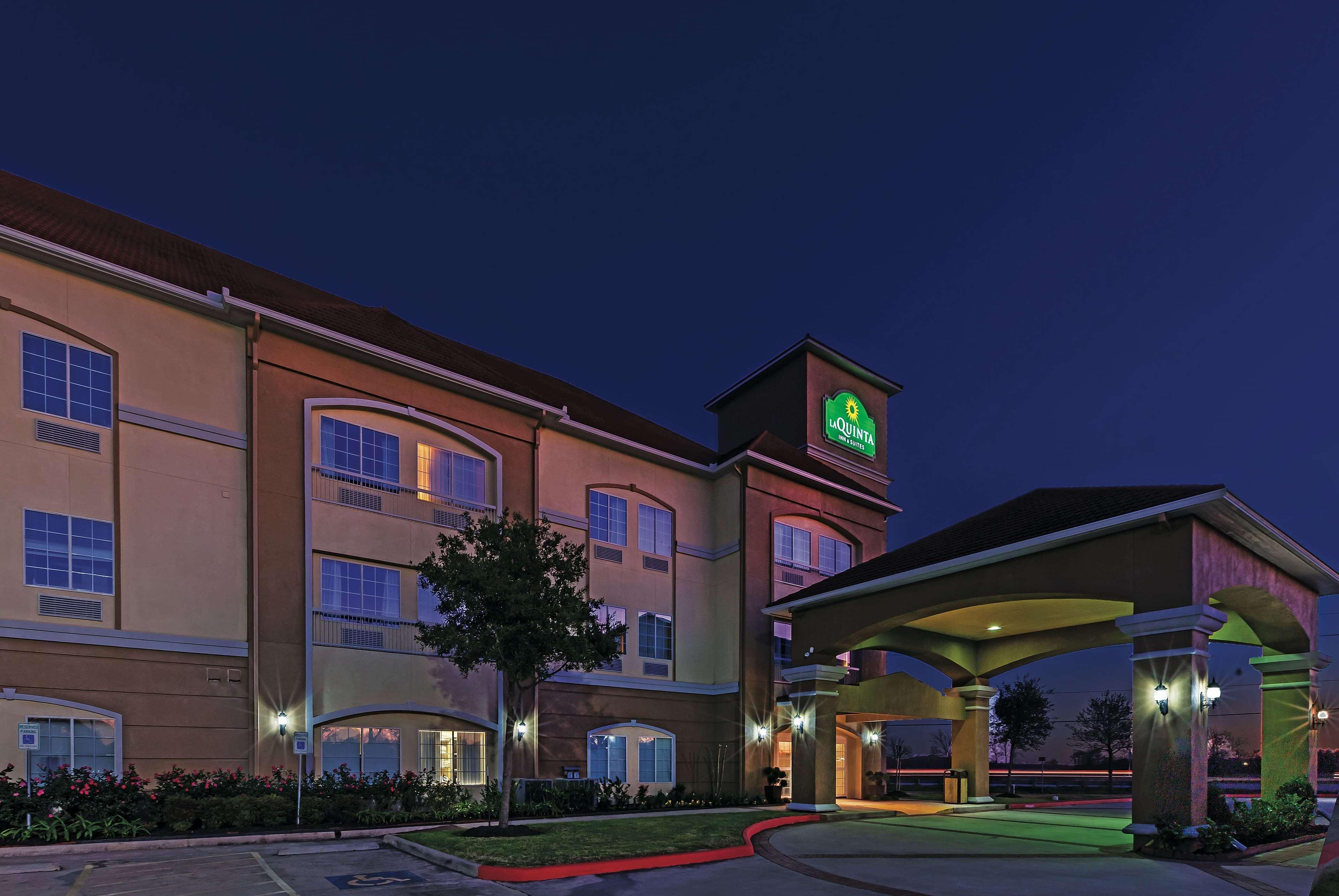 La Quinta By Wyndham Angleton Hotel Exterior foto