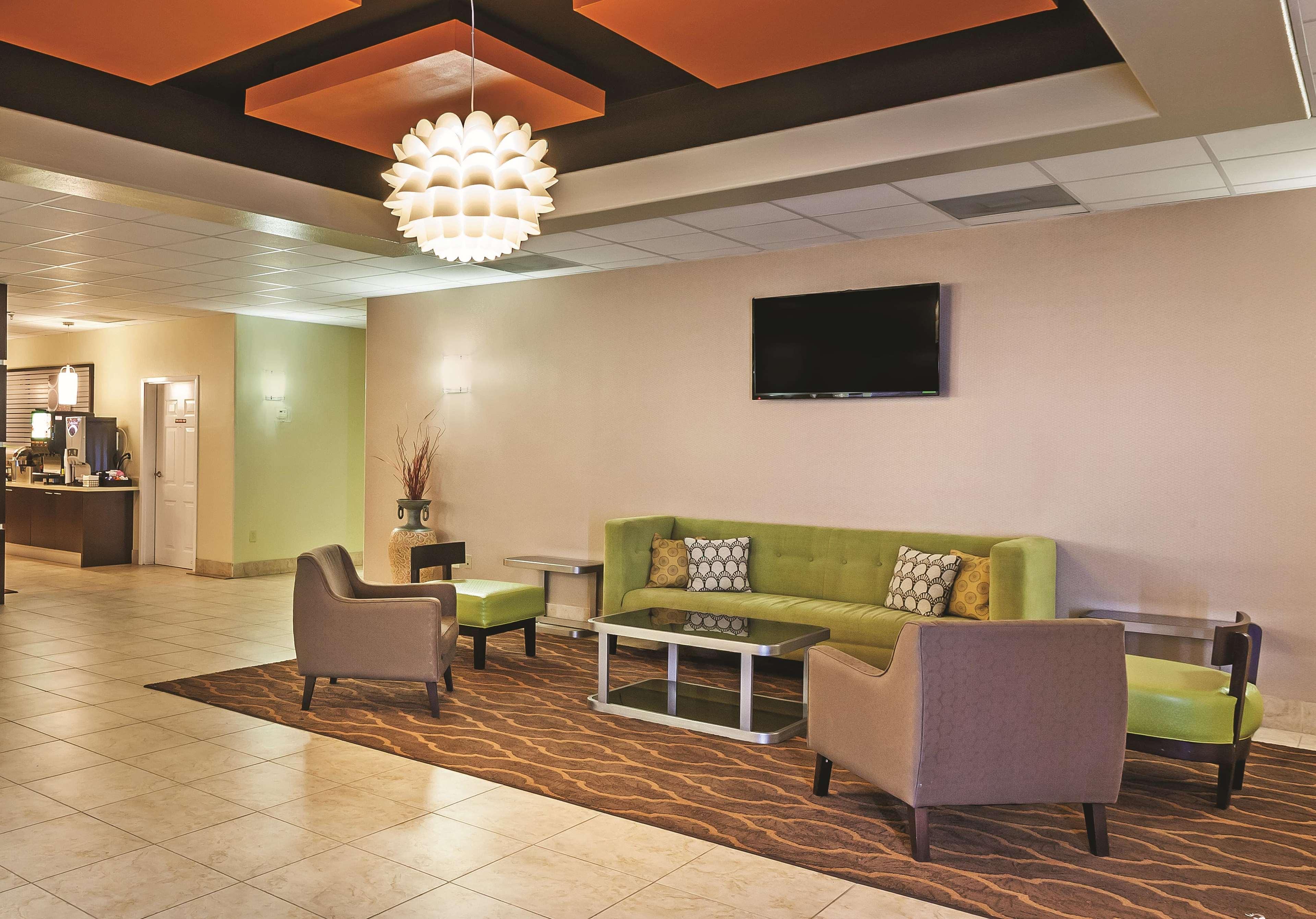 La Quinta By Wyndham Angleton Hotel Exterior foto