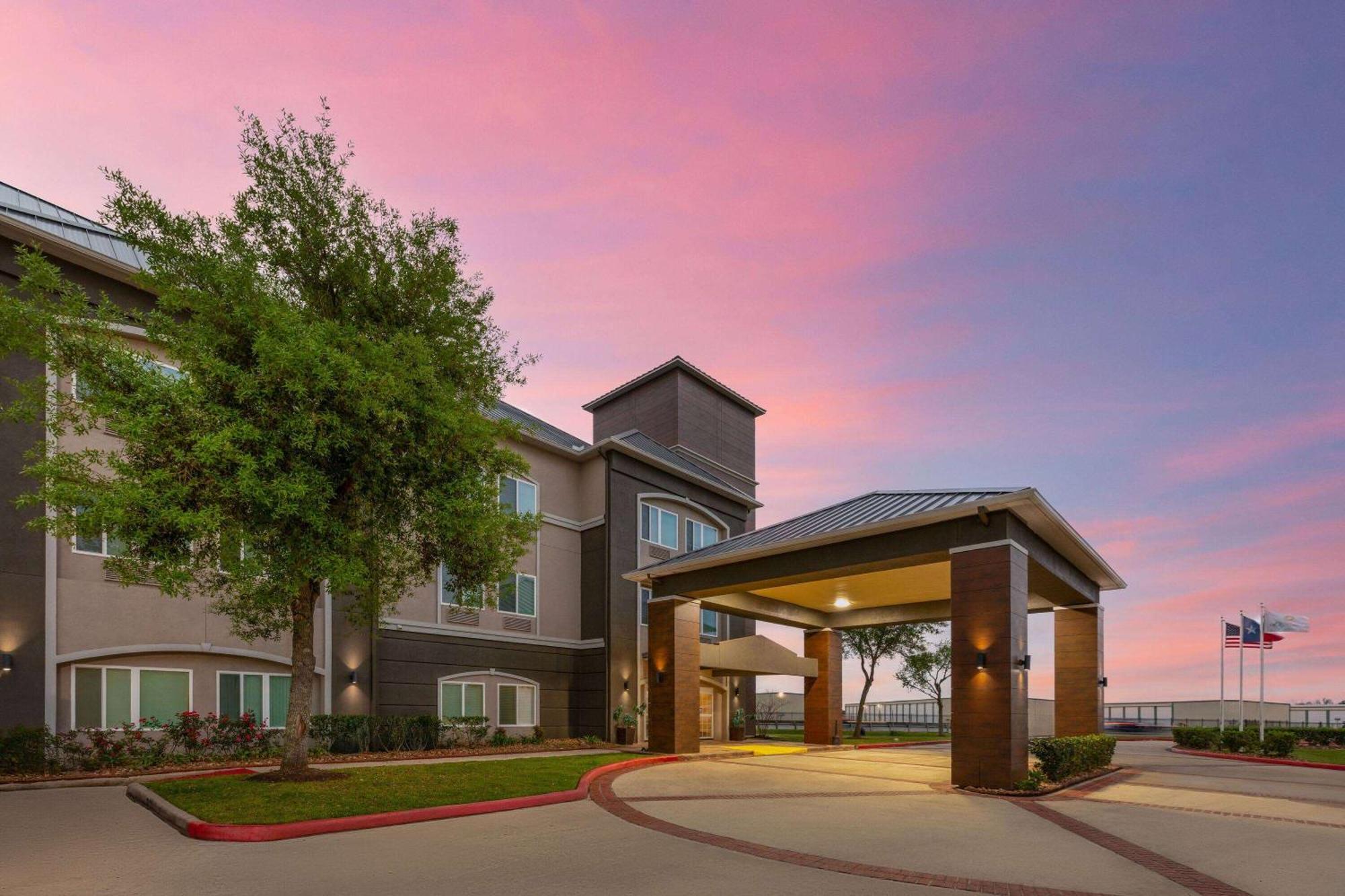 La Quinta By Wyndham Angleton Hotel Exterior foto